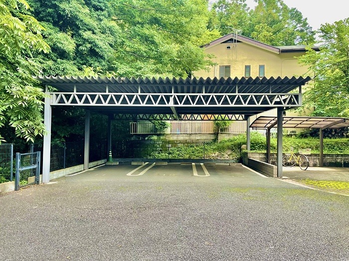 オークスコートＡ 駐車場