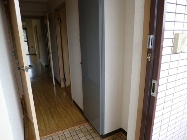 クレセント三ツ木 玄関