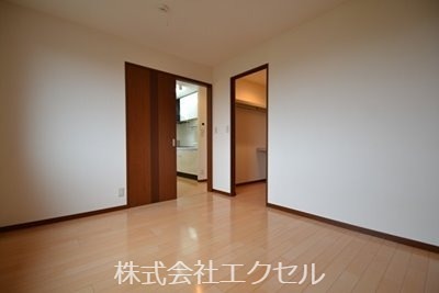 東京都昭島市上川原町１丁目25-13 リビング