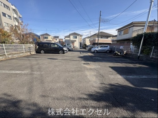 メゾンルピネス 駐車場