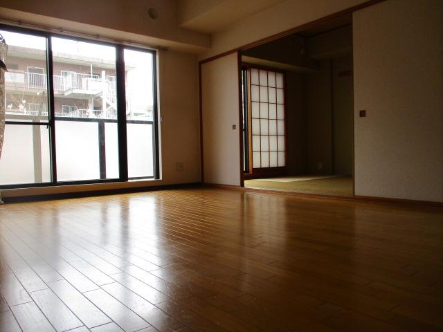 エクステ京王堀之内 リビング
