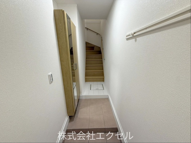 GARAGE上中野 玄関