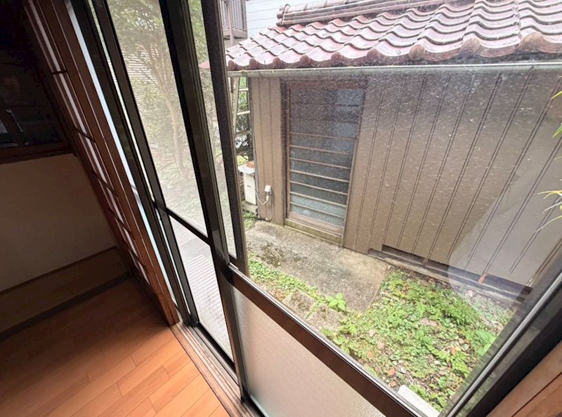 初沢町貸家 庭