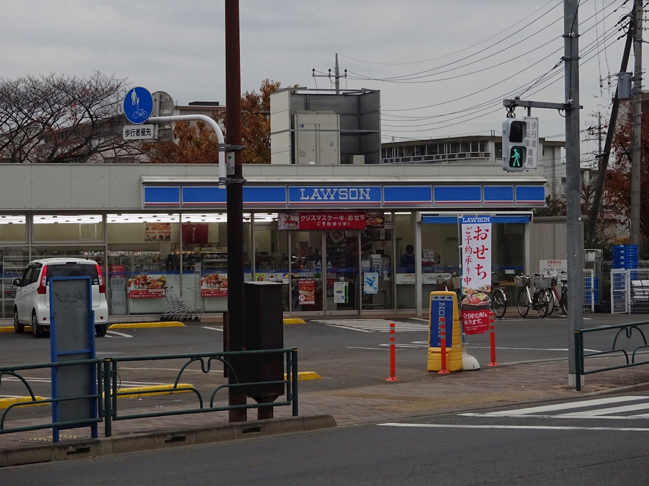 グランドゥールA棟 コンビニ