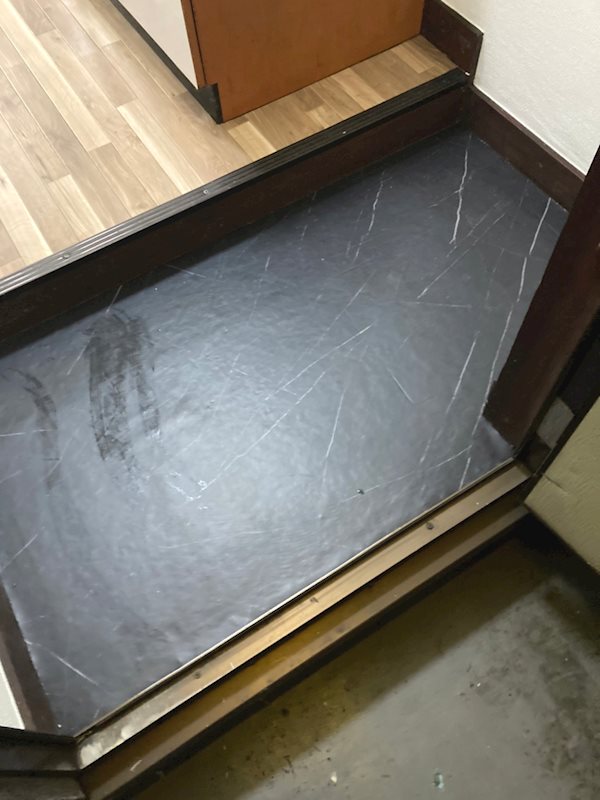ラーク葛城 玄関