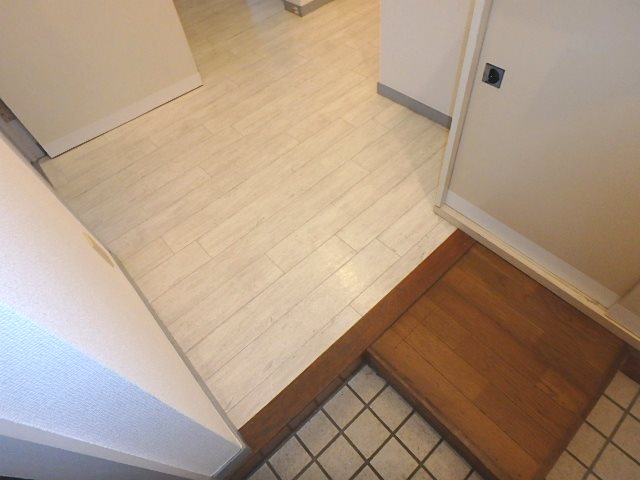 テイクスペース稔台 玄関