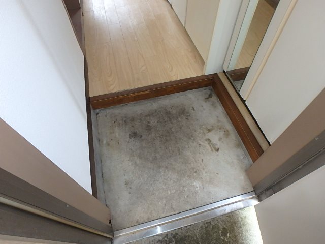 ハイツケンジ 玄関