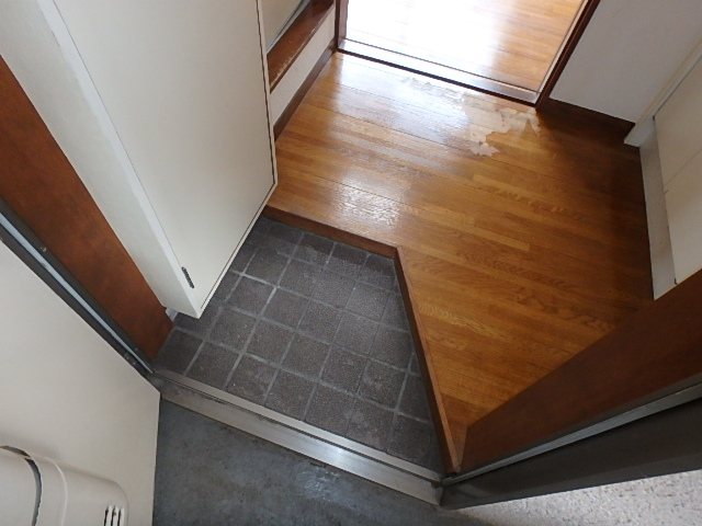 末広ハイツ 玄関