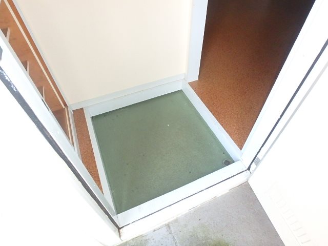 パレス近山 玄関