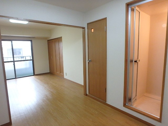 リズ松ヶ丘 リビング