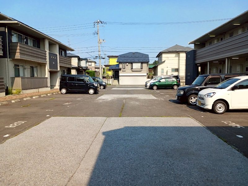 アバンサードC 駐車場