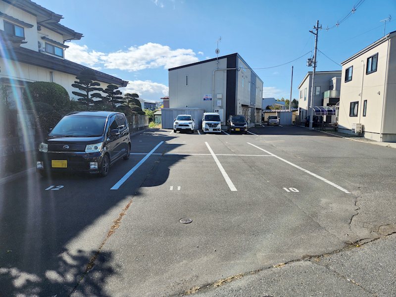 シャ・アムール 駐車場