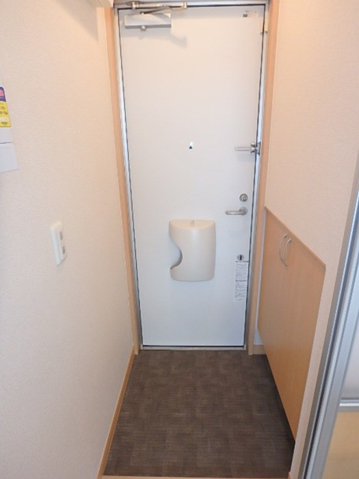 アヴェニール白銀 玄関
