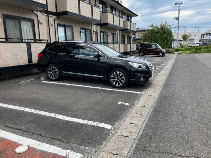 セジュール類家   駐車場