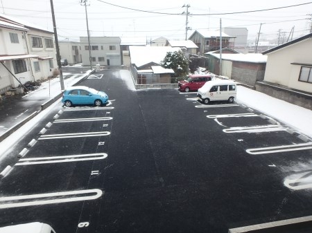 ナツドルーニ 駐車場