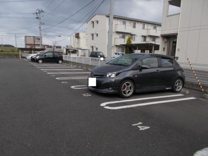 ヴィラ・モンテローザ 駐車場