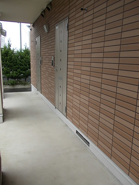 エミグラント エントランス
