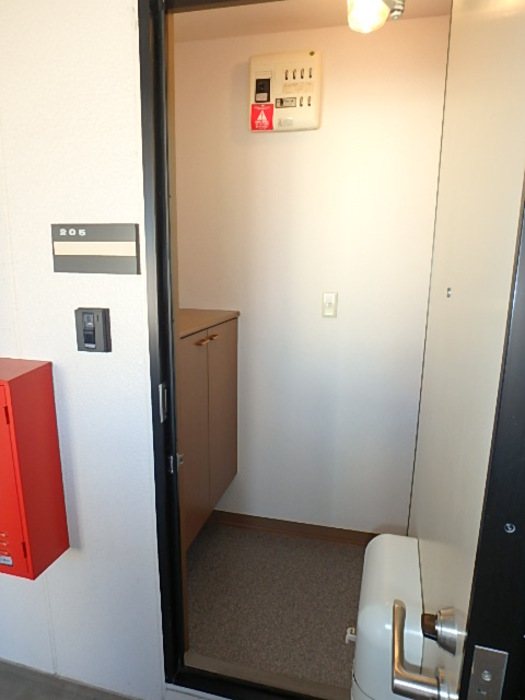 プチセジュール洲先町 玄関