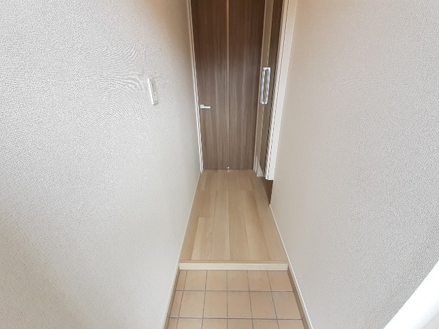 メゾンソレイユⅤ 玄関