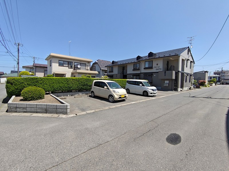 ファミーユＳＡＴＯ 駐車場