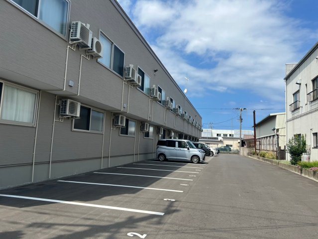 シャインアーチE 駐車場