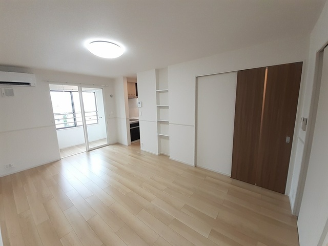 ヴィラ　ハナブサ３番館 リビング