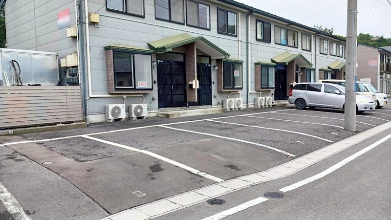 クリスタルＣ 駐車場