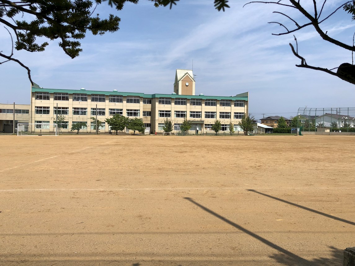 セジュール湊高台　Ｆ 中学校