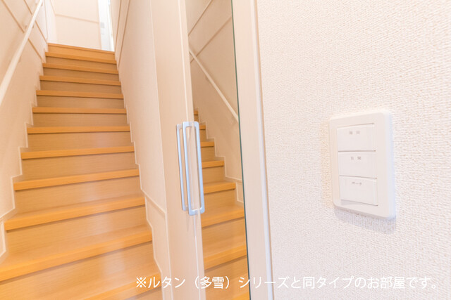 オリーブ．Ｎ 玄関