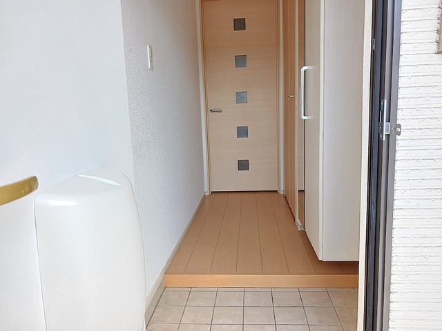 アルテミスおじま 玄関
