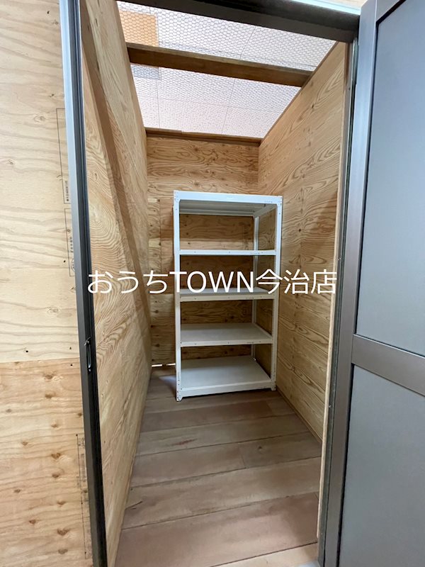 BOXROOM榎 玄関