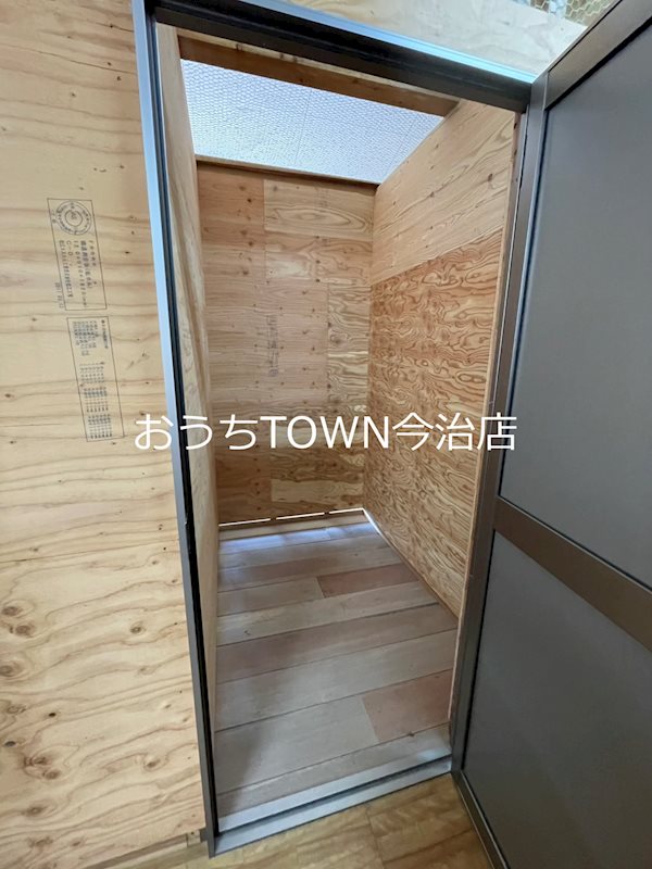 BOXROOM榎 玄関