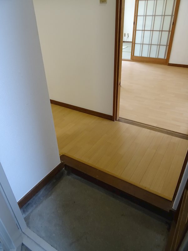 丸隆マンション 玄関