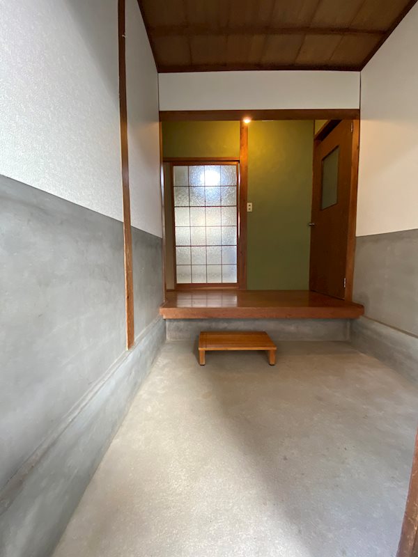 西泉町3-58貸家 玄関