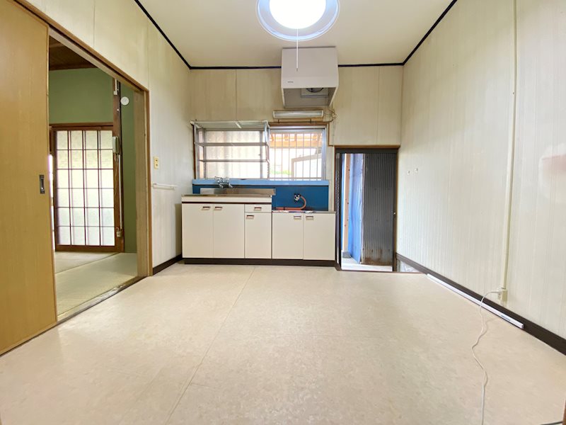 西泉町3-58貸家 リビング