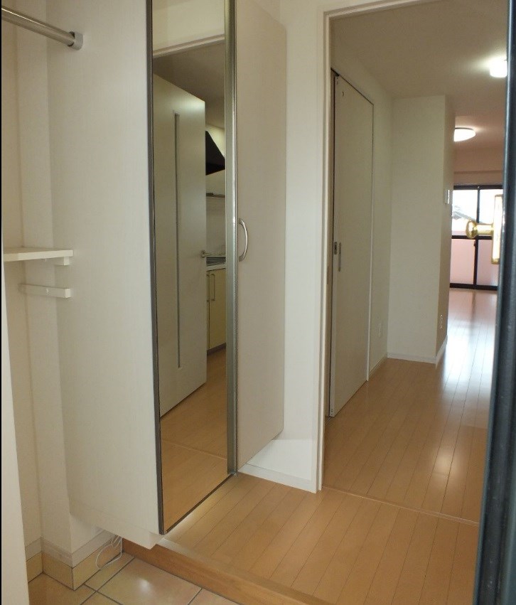 モンテ　ウノ　レジデンス 玄関