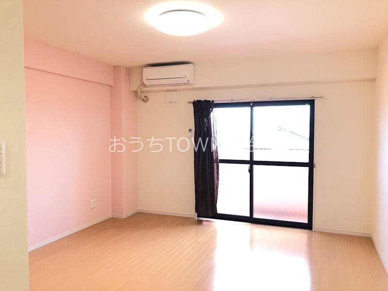 モンテ　ウノ　レジデンス リビング