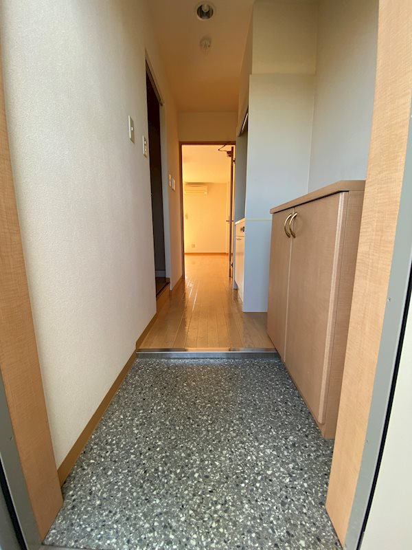 ロイヤルハウス西泉　弐番館 玄関