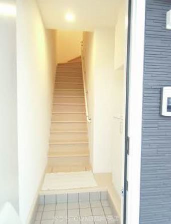 シャーメゾン天生津 玄関