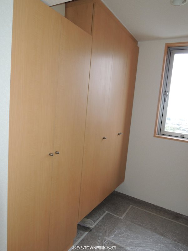 パークベルズ川之江 玄関