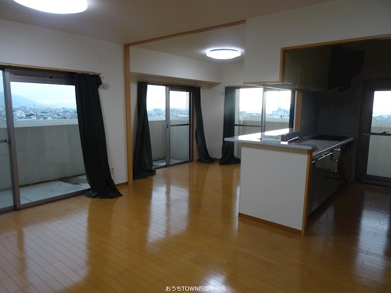 パークベルズ川之江 リビング