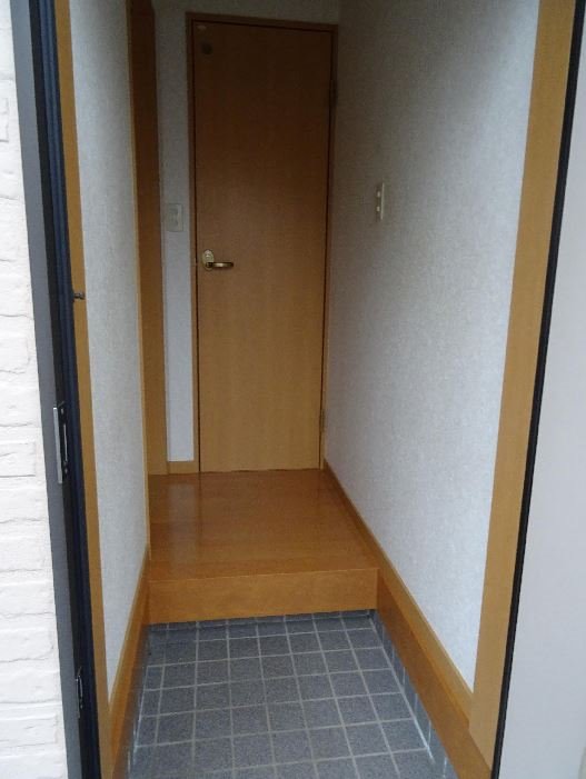 定岡貸家 玄関