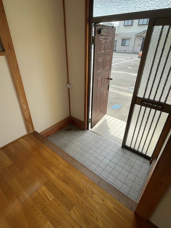 伊賀上貸家 玄関