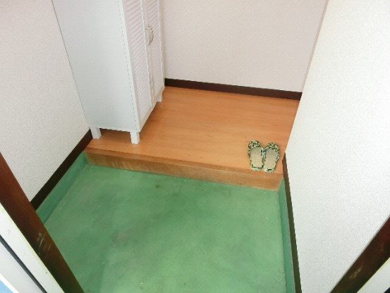 ビラ岸の上 玄関