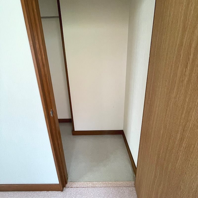 シャンブルピーヌ 玄関