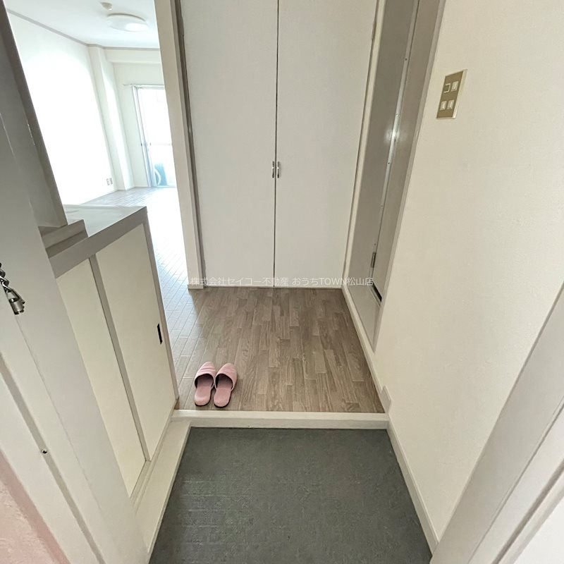 八束総合ビル 玄関