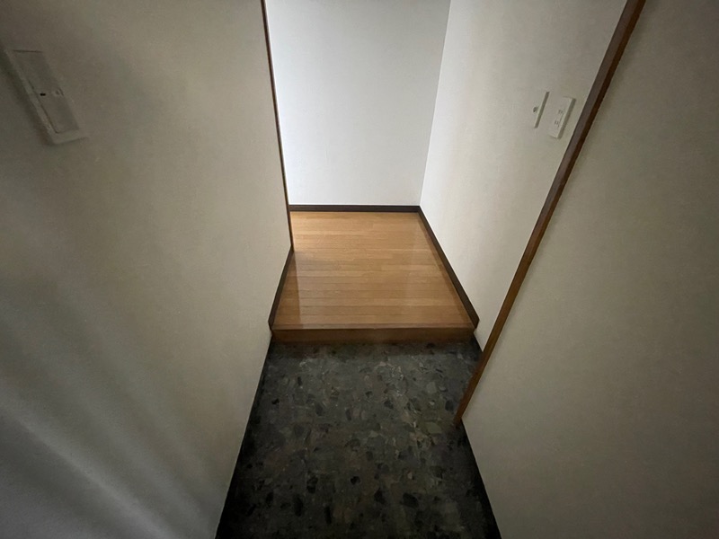 情報センタービル 玄関