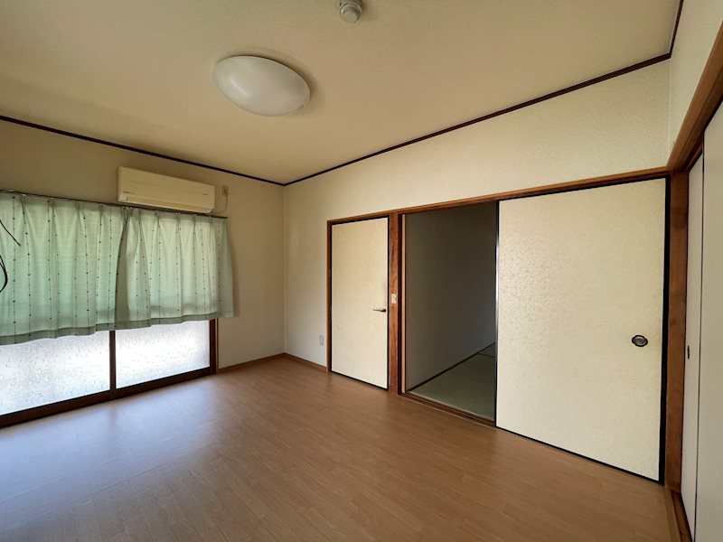 東雲町2丁目10-32貸家 リビング
