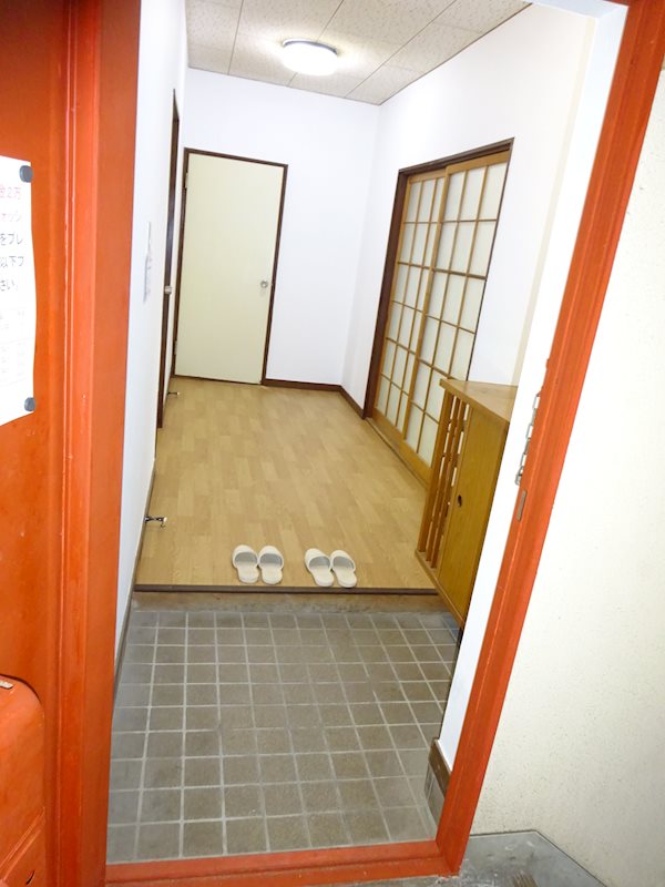清水マンション 玄関