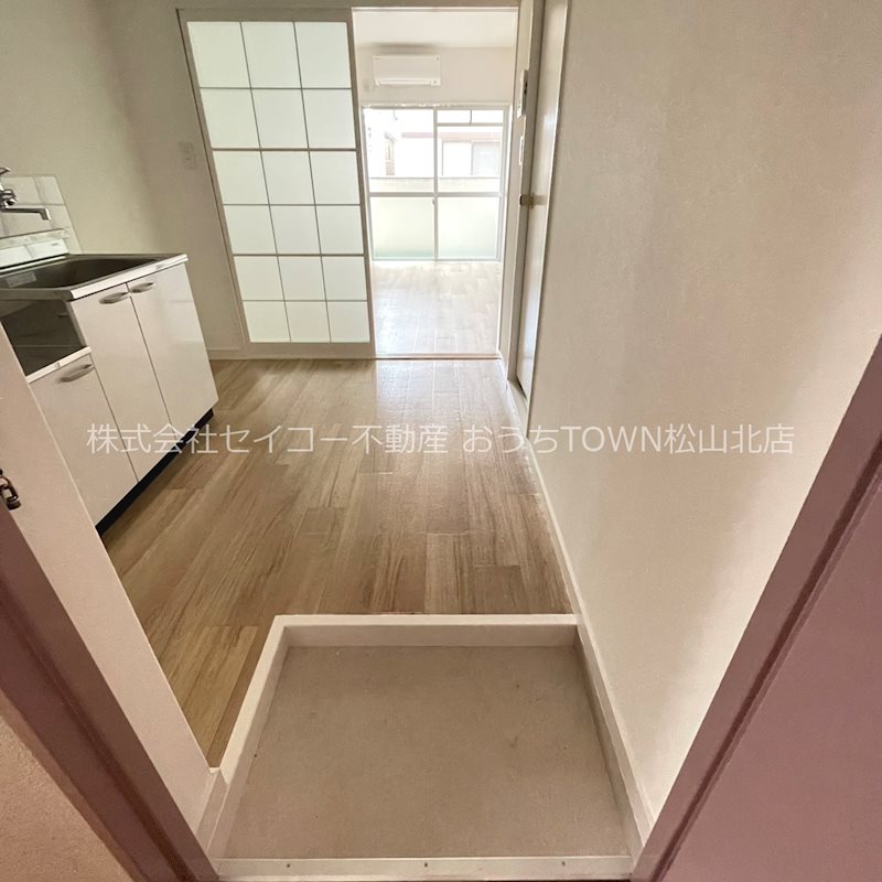 メゾンマルニ 玄関